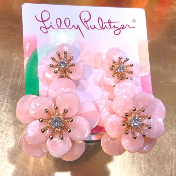 LILLY PULITZER EARRINGS NWT FLOWER BLUSH PINK - BLOOM 🩷GOLD/CRYSTAL POST - Picture 3 of 11